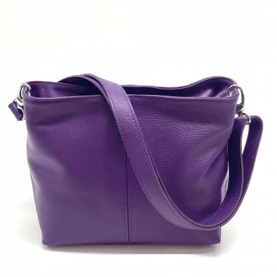 Дамска чантa за през рамо от естествена кожа - тъмно лилава