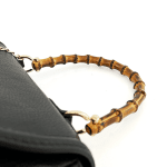 Дамска чанта от естествена кожа с бамбукова дръжка - черна